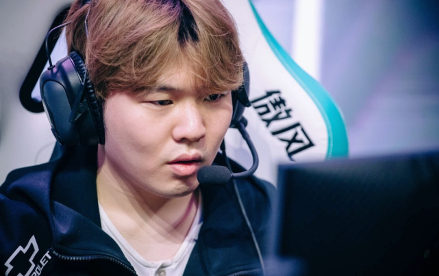 的防守密集 的防守密集